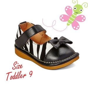 Black & White Zebra Squeaker Mary Jane - Girls